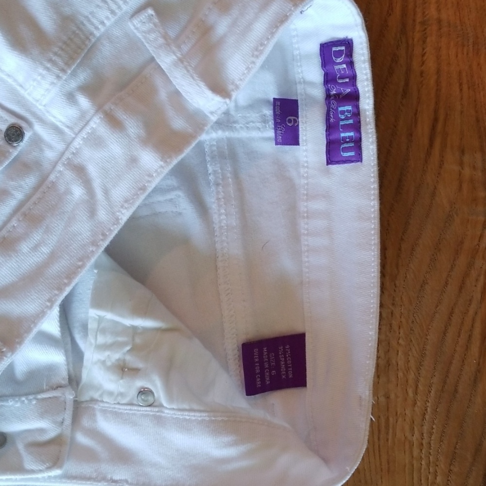 Shorts - Picture 3 of 3